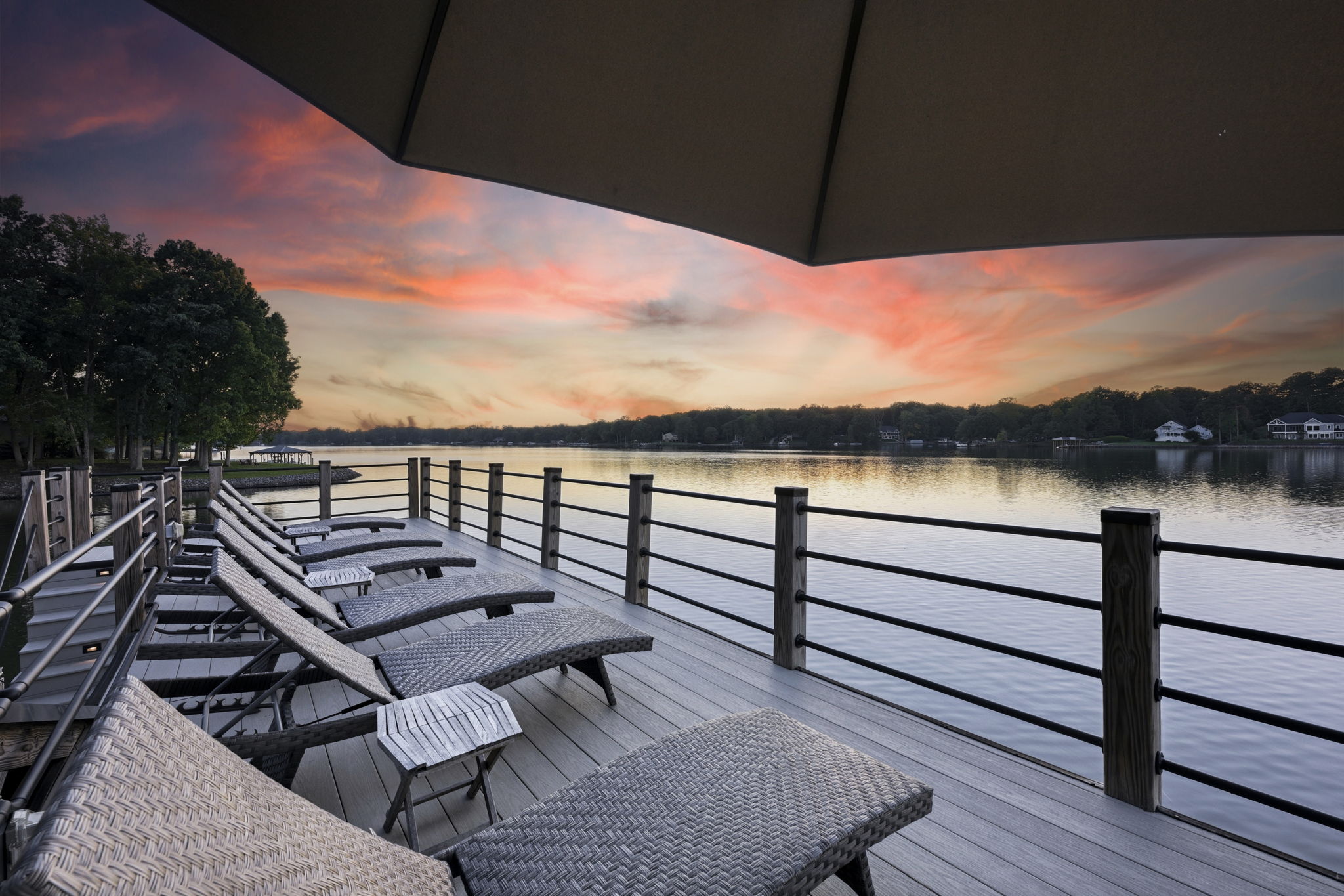 Upper deck of the dock