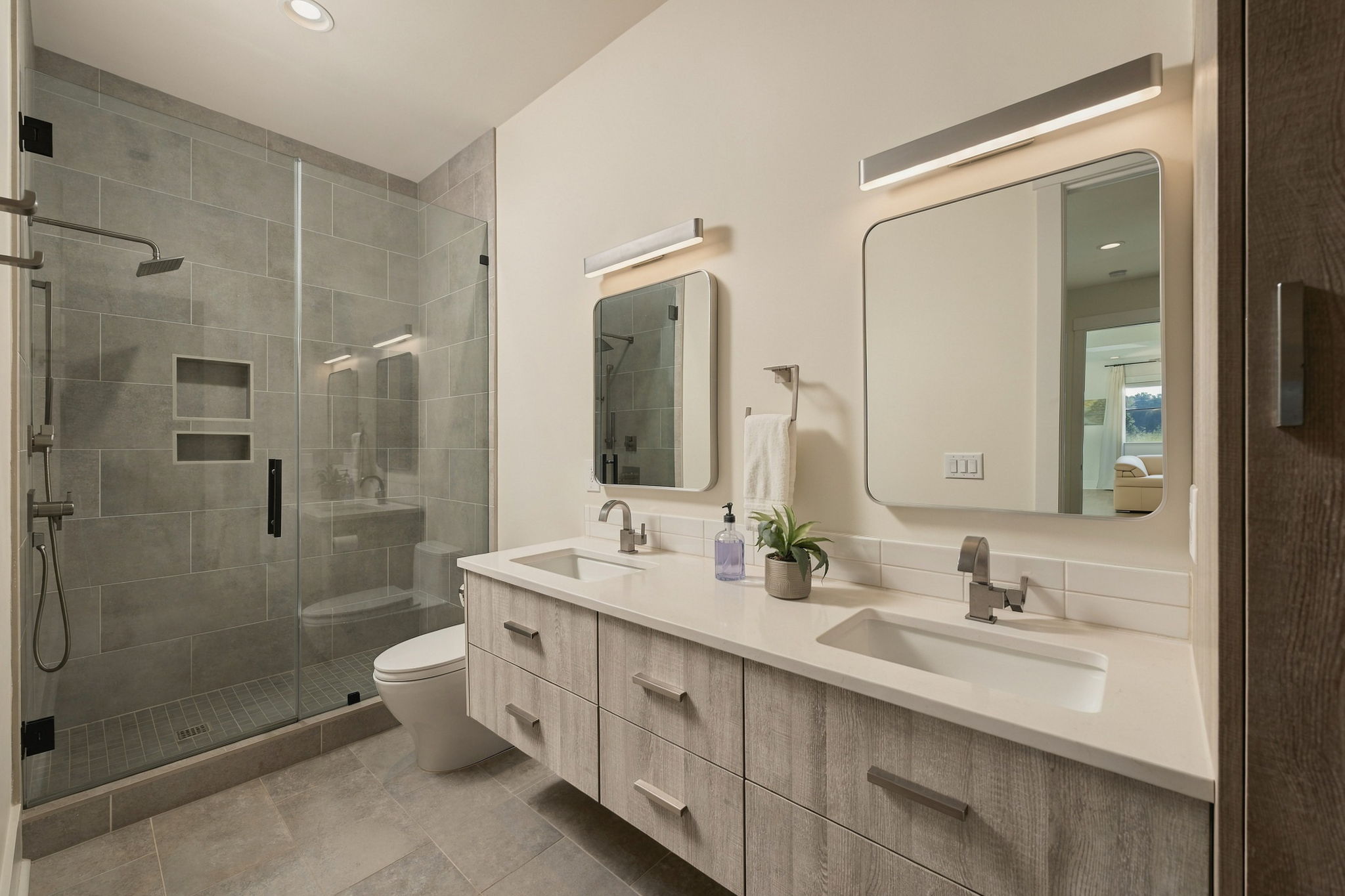 Guest suite primary bathroom