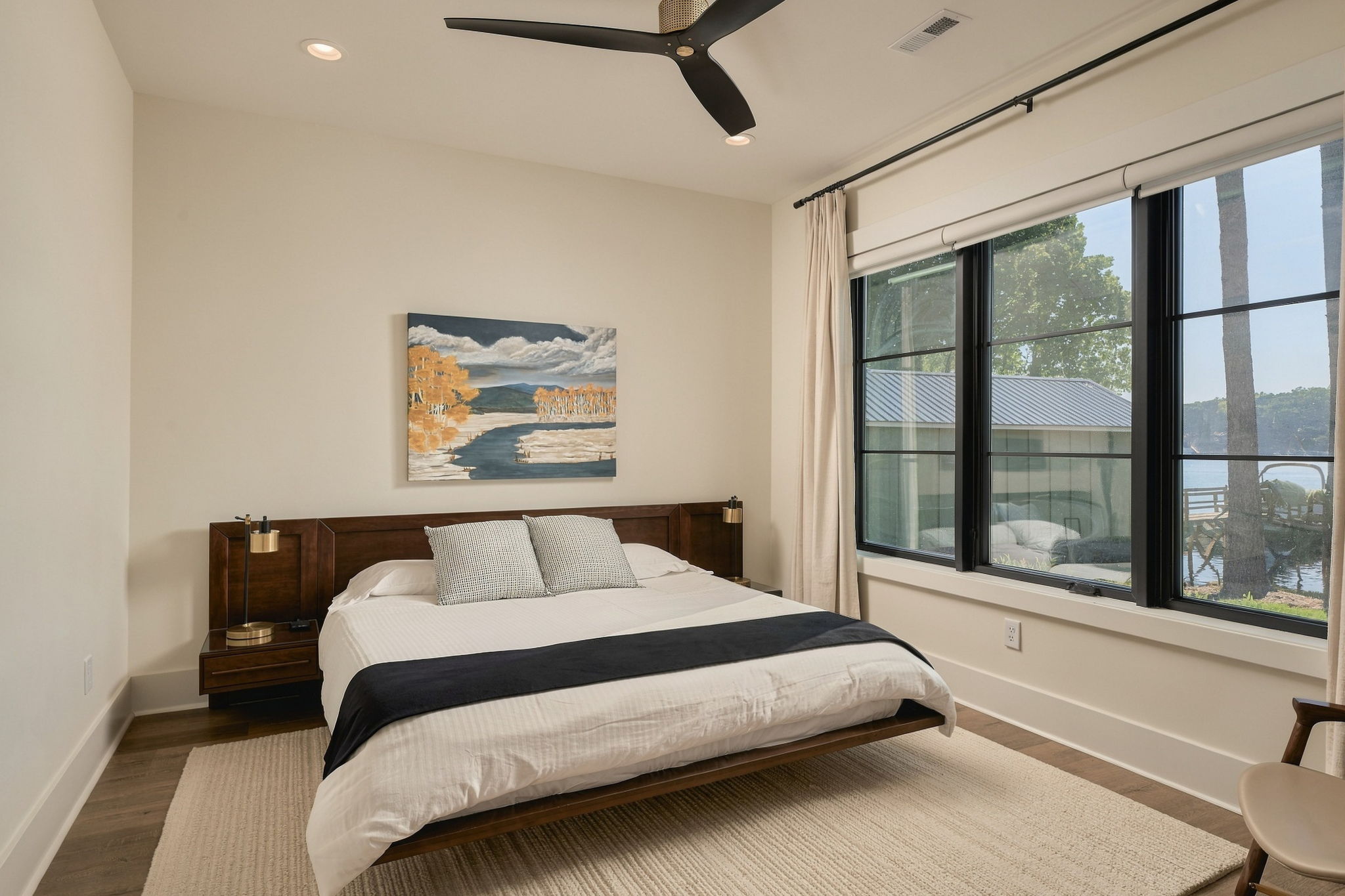 Guest suite bedroom