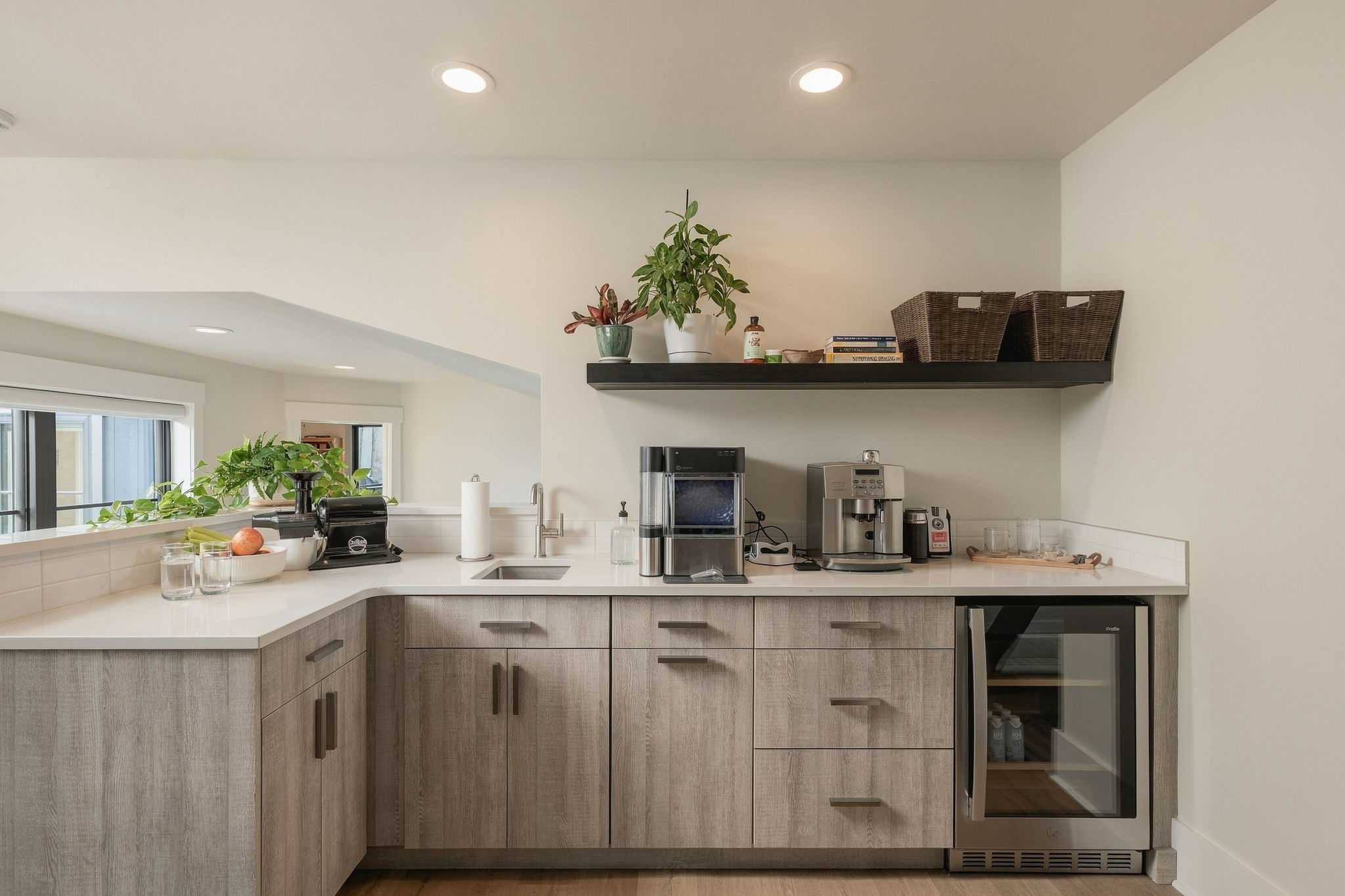 Upper level kitchenette