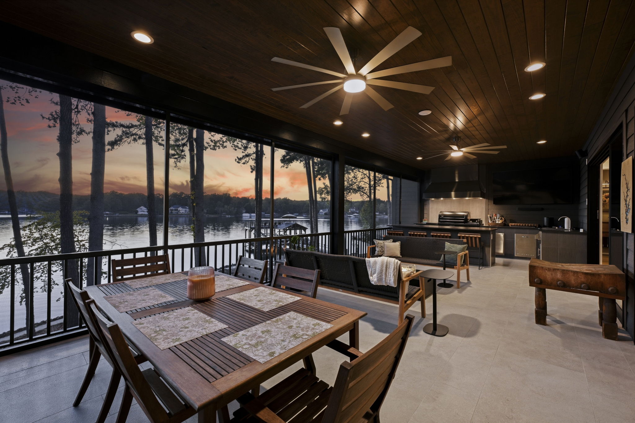 Screened living room extension